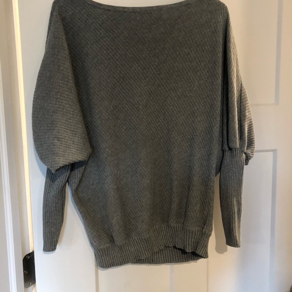 Yions off the shoulder sweater - Picture 2 of 2